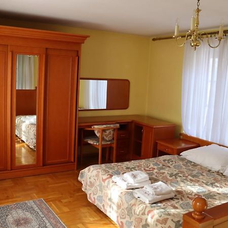 Hotel Rytwiany Palac Экстерьер фото