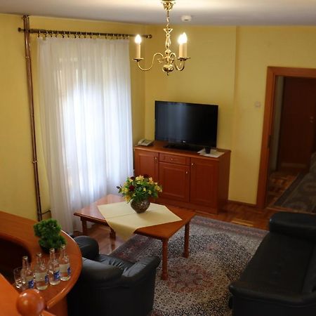 Hotel Rytwiany Palac Экстерьер фото