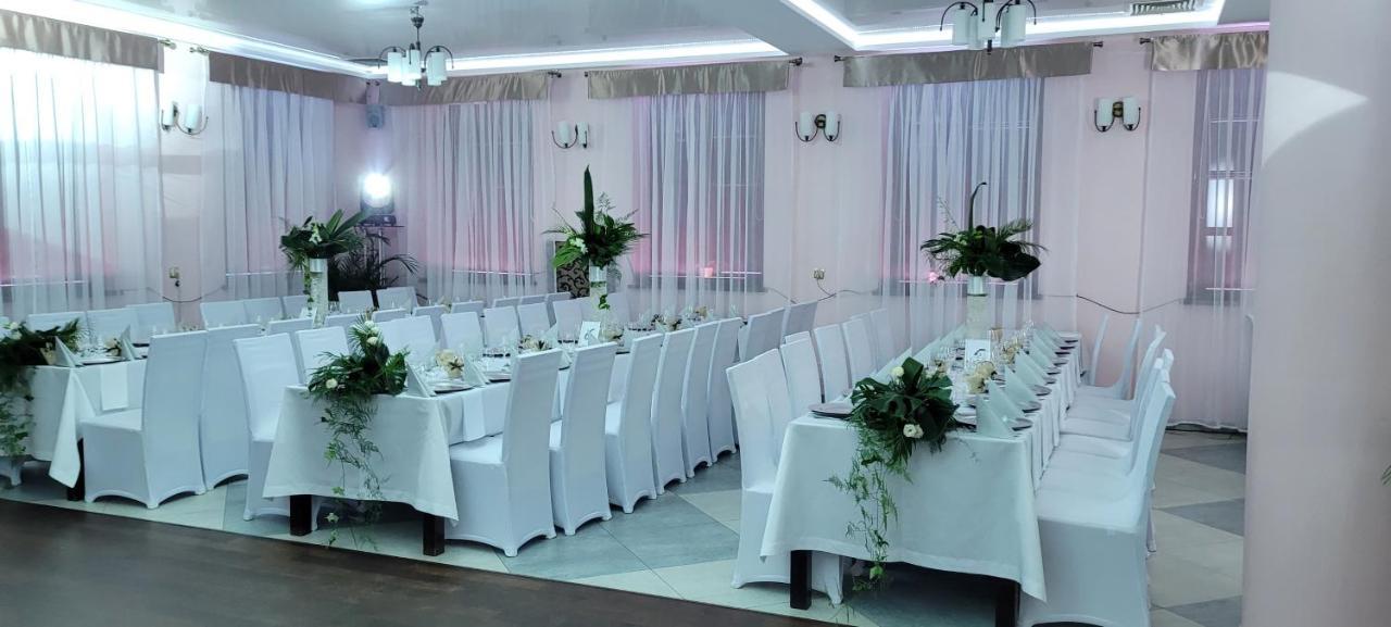 Hotel Rytwiany Palac Экстерьер фото