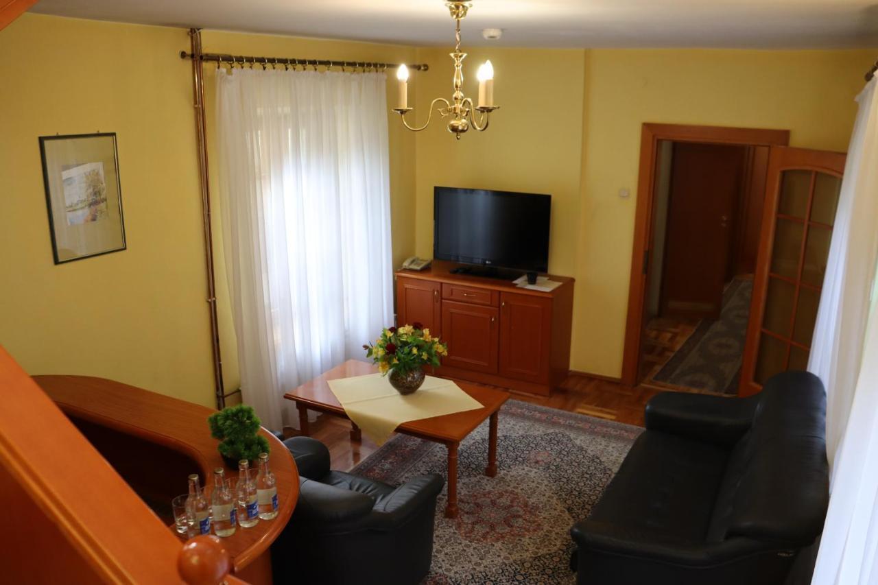Hotel Rytwiany Palac Экстерьер фото
